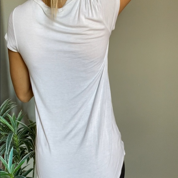 Boutique basic white tee - Picture 2 of 3